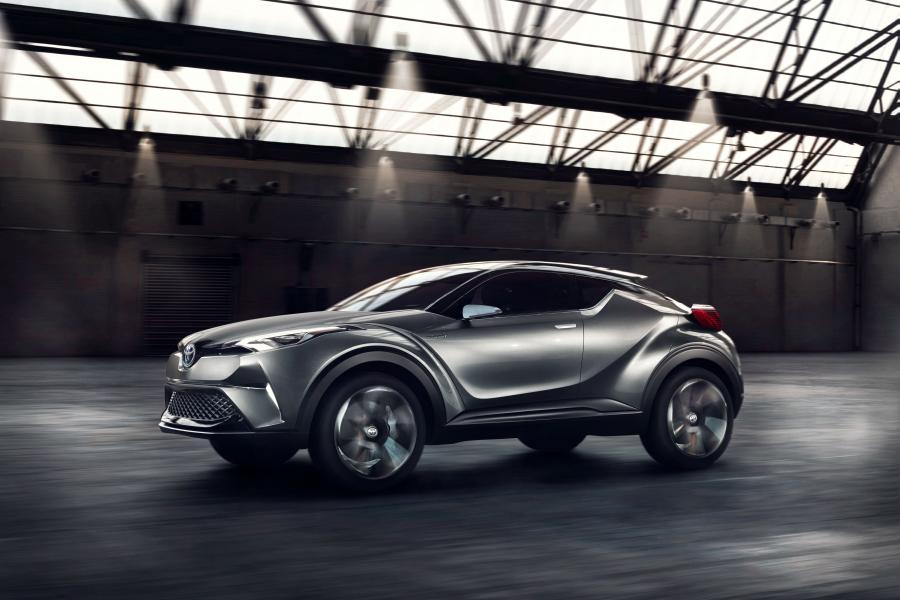  Toyota C-HR Concept 2015 года  (фото 4 из 15)